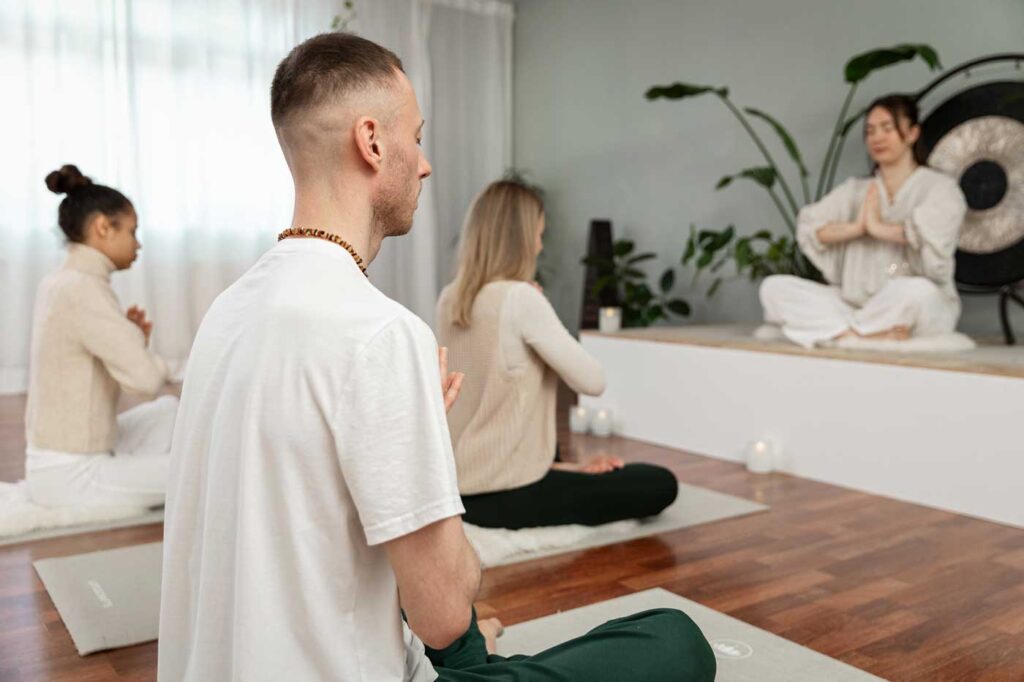 Kundalini Yoga und Meditation im Bereich EXPAND bei REINC. in Hamburg St. Pauli