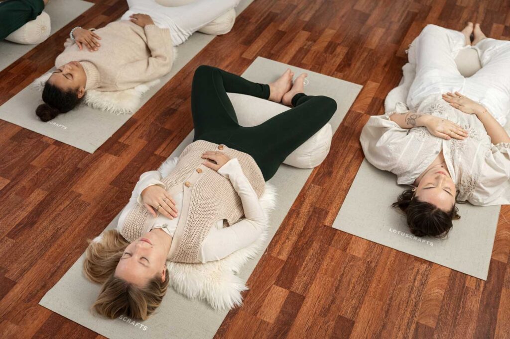 Yin Yoga zur Regeneration im Bereich GROUND bei REINC in Hamburg St. Pauli